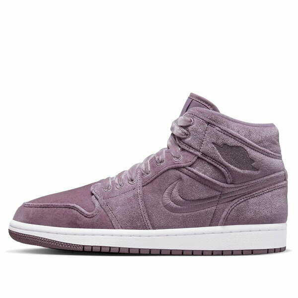 ■ブランド Air Jordan(ジョーダン)■商品名 (WMNS) Air Jordan 1 Mid 'Purple Velvet' DQ8397-500■色 PURPLE■サイズ サイズ US_W_11.5 ■表記の日本サイズは参考サイズとなります。実際のサイズとは前後する可能性がございます。 ■海外からお取り寄せ商品となりますので、お届けまで2週間〜3週間お時間頂いております。 ■返品・交換の対象外となっております。 ■店内全品【送料無料】です！（※沖縄・離島は別途送料3,300円がかかります） サイズ別価格表 (サイズをクリックして商品ページに飛んでください) サイズ 価格 US_W_5 49,800円 US_W_5.5 29,800円 US_W_6 43,800円 US_W_6.5 52,800円 US_W_7 46,800円 US_W_7.5 55,800円 US_W_8.5 93,800円 US_W_9 59,800円 US_W_10 58,800円 US_W_11 68,800円 US_W_11.5 32,800円 US_W_12 68,800円