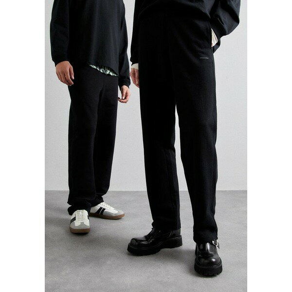 ホルツワイラー メンズ サンダル シューズ RELAXED UNISEX - Tracksuit bottoms - black