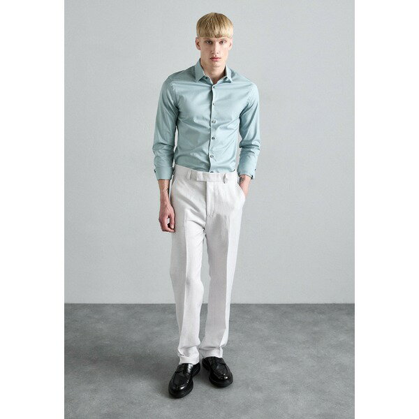 タイガー オブ スウェーデン メンズ カジュアルパンツ ボトムス TOMMIE - Trousers - pale grey