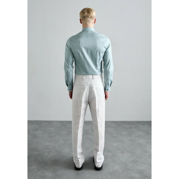 タイガー オブ スウェーデン メンズ カジュアルパンツ ボトムス TOMMIE - Trousers - pale grey