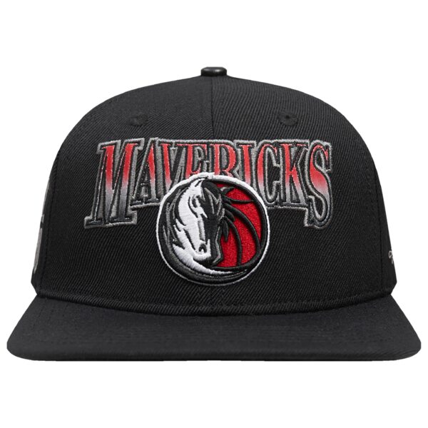 プロスタンダード メンズ 帽子 アクセサリー Pro Standard Mavericks Bred Pro Six Snapback Cap Black/Red