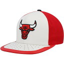 ミッチェル＆ネス ミッチェル&ネス メンズ 帽子 アクセサリー Chicago Bulls Mitchell & Ness Day One Snapback Hat White/Red