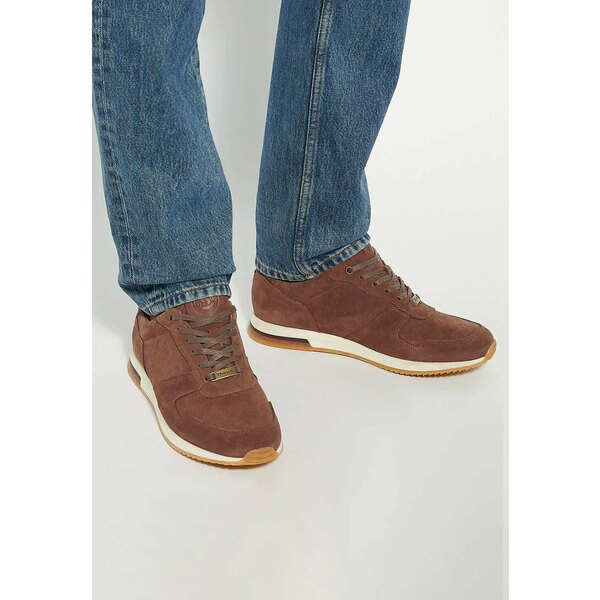 ■靴サイズ 単位(cm) EU｜UK ｜JP(cm) 40｜6｜25cm 41｜7｜26cm 42｜8｜27cm 43｜9｜28cm 44｜10｜29cm ブランドやモデルによりサイズ感が前後する場合がございます。 参考チャートの日本サイズと異なる場合がございます。 ■ブランド Dune London (デューンロンドン)■商品名 TRILOGY WIDE FIT - Trainers - taupe■素材 ■モデル着用サイズ ■こちらの商品は米国・ヨーロッパからお取り寄せ商品となりますので、 お届けまで10〜14日前後お時間頂いております。 ■各ブランド・商品・デザインによって大きな差異がある場合がございます。 ■あくまで平均的なサイズ表ですので、「参考」としてご利用ください。 ■店内全品【送料無料】です！（※沖縄・離島は別途送料3,240円がかかります）