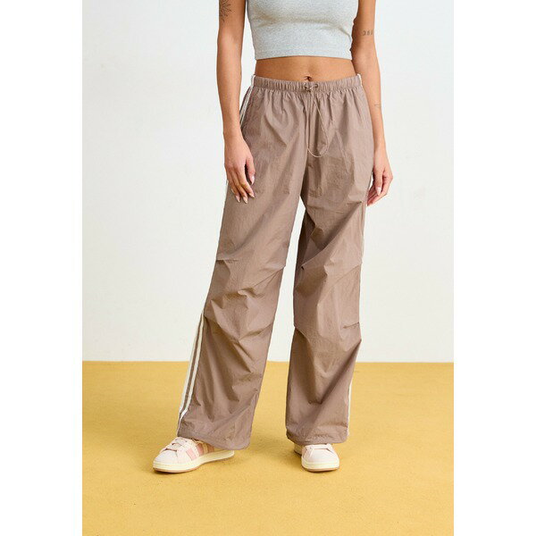 アディダスオリジナルス レディース カジュアルパンツ ボトムス PARA PANT - Tracksuit bottoms - trace brown