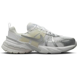 Nike ナイキ レディース スニーカー 【Nike V2K Run】 サイズ US_W_7W Metallic Silver White (Women's)