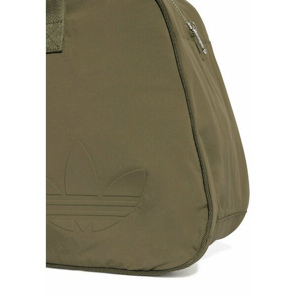 アディダスオリジナルス メンズ サンダル シューズ BOWLING - Weekend bag - olive strata