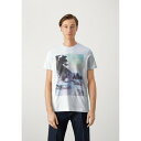 W[v W[Y Y TVc gbvX DARIO - Print T-shirt - white