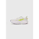 ホカオネオネ レディース テニス スポーツ CHALLENGER 8 - Trail running shoes - white/neon yellow