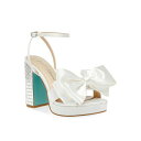 ベッツィジョンソン レディース サンダル シューズ Women's Maddy Bow Platform Evening Sandals Ivory