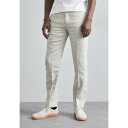 タイガー オブ スウェーデン メンズ サンダル シューズ TENSE - Trousers - summer sage