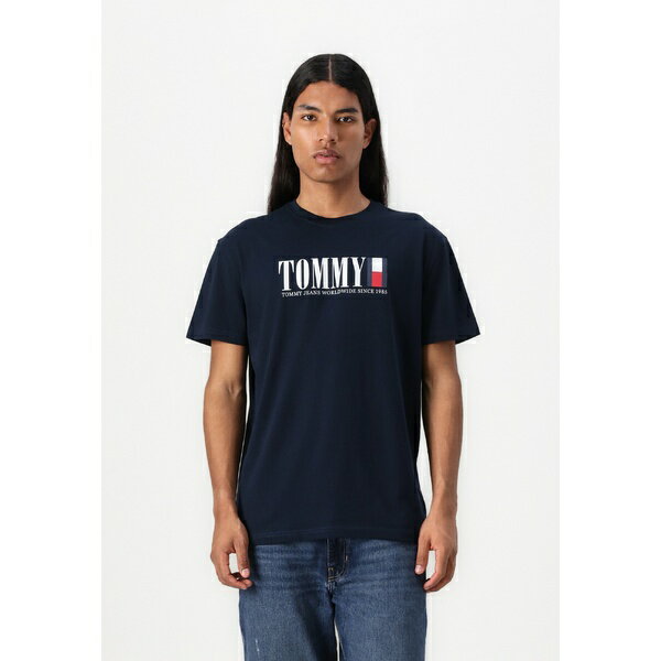 トミーヒルフィガー メンズ サンダル シューズ DNA FLAG TEE - Print T-shirt - dark night navy