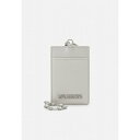 u XL[m fB[X z ANZT[ PORTA BADGE - Business card holder - silver