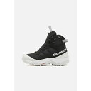 サロモン メンズ バスケットボール スポーツ CROSSTRAK POWDER WP - Hiking shoes - black/white