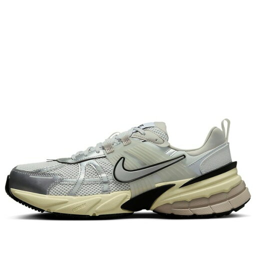 Nike ナイキ メンズ スニーカー 【Nike V2K Run 'Summit White Metallic Silver' HJ4497-100】 サイズ US_7(25.0cm) Nike ナイキ メンズ スニーカー 【Nike V2K Run 'Summit White Metallic Silver' HJ4497-100】 サイズ US_7(25.0cm)