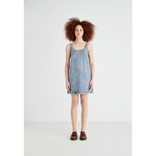 エドウィン レディース ワンピース トップス IVY DRESS - Denim dress - blue light wash エドウィン レディース ワンピース トップス IVY DRESS - Denim dress - blue light wash