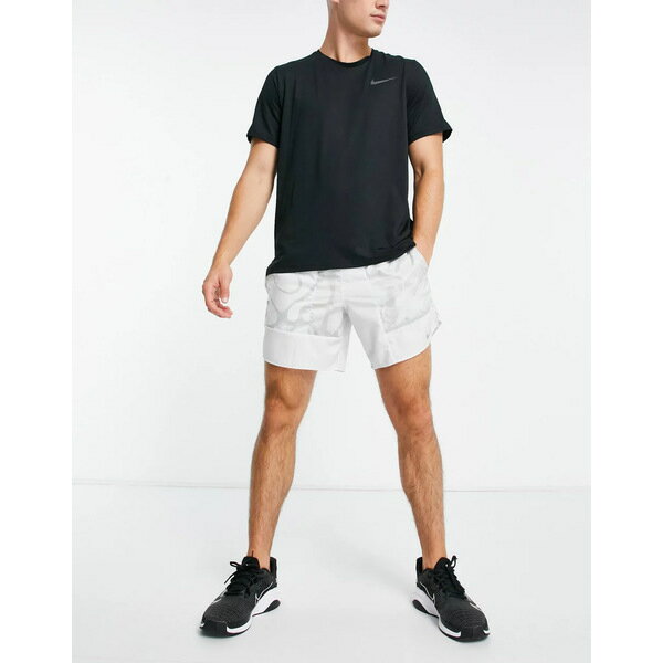 ナイキ メンズ カジュアルパンツ ボトムス Nike Running Dri-FIT Wild Run Stride 7-Inch unlined all over print shorts in gray Gray