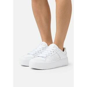 ディーシー レディース スニーカー シューズ MANTECA 4 - Skate shoes - white