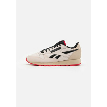 リーボック レディース スニーカー シューズ REEBOK CLASSIC x CASA DE PAPEL CLASSIC LEATHER UNISEX - Trainers - moon white/pebble/vector red