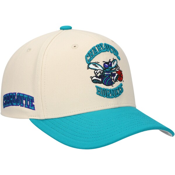 ~b`F&lX Y Xq ANZT[ Charlotte Hornets Mitchell & Ness Game On TwoTone Pro Crown Adjustable Hat Cream