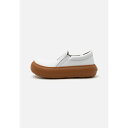 モスキーノ メンズ ドレスシューズ シューズ OLLIE SHOES - Slip-ons - bianco(4)