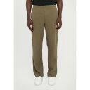 ホルツワイラー メンズ サンダル シューズ MARKUS TROUSER - Trousers - olive green