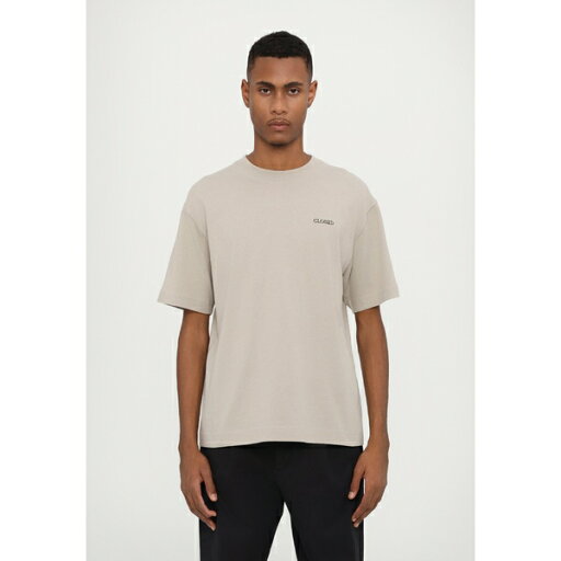 クローズド メンズ サンダル シューズ Print T-shirt - mud grey クローズド メンズ サンダル シューズ Print T-shirt - mud grey