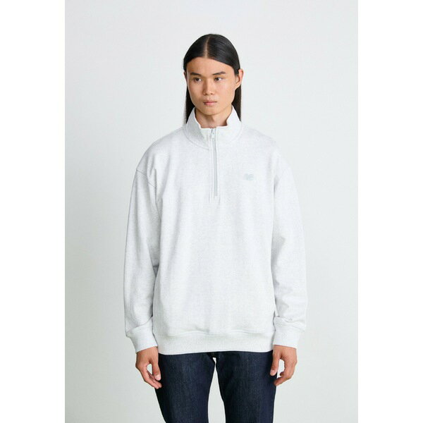 ■トップスサイズ 単位(cm) USサイズ｜胸囲(cm) XS(32-34in)｜84 S(34-36in)｜88 M(36-38in)｜94 L(38-40in)｜100 XL(42-44in)｜106 ■ブランド New Balance (ニューバランス)■商品名 ATHLETICS 1/2 ZIP - Sweatshirt - ash heather■素材 100% cotton■モデル着用サイズ ■こちらの商品は米国・ヨーロッパからお取り寄せ商品となりますので、 お届けまで10〜14日前後お時間頂いております。 ■各ブランド・商品・デザインによって大きな差異がある場合がございます。 ■あくまで平均的なサイズ表ですので、「参考」としてご利用ください。 ■店内全品【送料無料】です！（※沖縄・離島は別途送料3,240円がかかります）