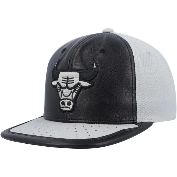 ミッチェル＆ネス ミッチェル&ネス メンズ 帽子 アクセサリー Chicago Bulls Mitchell & Ness Day One Snapback Hat Black/Gray