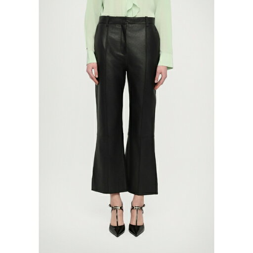 ヴィクトリア ベッカム レディース カジュアルパンツ ボトムス CROPPED KICK - Leather trousers - black ヴィクトリア ベッカム レディース カジュアルパンツ ボトムス CROPPED KICK - Leather trousers - black
