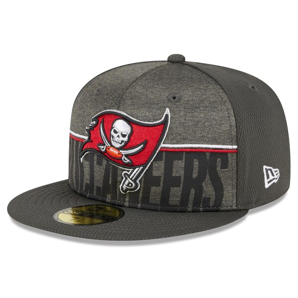 j[G Y Xq ANZT[ Tampa Bay Buccaneers New Era 2023 NFL Training Camp 59FIFTY Fitted Hat Pewter