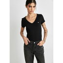 トミーヒルフィガー レディース Tシャツ トップス SLIM ESSENTIAL - Print T-shirt - black|詳細画像