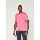 ニューバランス メンズ バスケットボール スポーツ RACE DAY - Sports T-shirt - dragon berry