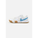 iCL fB[X ejX X|[c COURT LITE 4 - Multicourt tennis shoes - white/light blue/sail/light brown