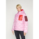 ピークパフォーマンス レディース フィットネス スポーツ HELIUM UTILITY HOOD JACKET - Down jacket - morning dew/brilliant red/obscure