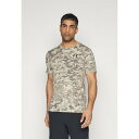 アンダーアーマー メンズ Tシャツ トップス CAMO - Print T-shirt - timberwolf taupe/black