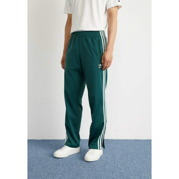 アディダスオリジナルス メンズ カジュアルパンツ ボトムス ADICOLOR CLASSICS FIREBIRD TRACK - Tracksuit bottoms - mineral green