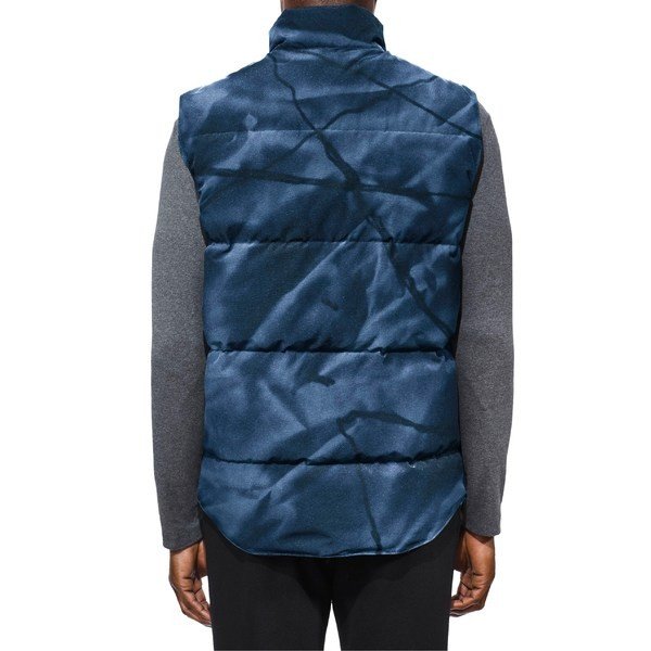 【当日出荷】 カナダグース メンズ ジャケット＆ブルゾン Canada Goose Freestyle Regular Fit Down Vest Blue Abstract Camo 【サイズ M】