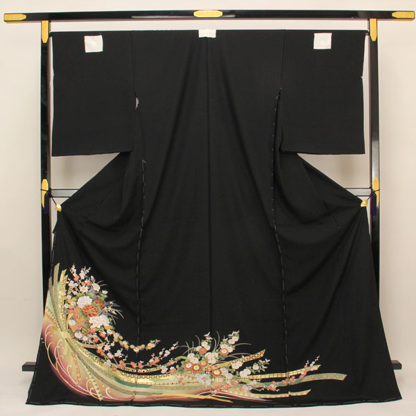 Sお仕立て上がり正絹留袖 黒地に蝶、組紐模様 金糸刺繍等 染め抜き紋 