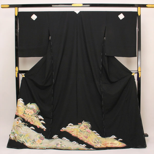 着物 黒留袖 金駒刺繍 金彩加工 波に松竹梅 あすかや [商品番号hm1795]