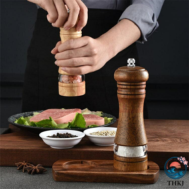 【商品コード】：y557447 【カラー】：イエロー、コーヒー 商品サイズ：6インチ：5.2CM * 5.5CM * 16.7M 製品素材：オーク+セラミック+ステンレス鋼 天然オーク木製のペッパーミルです。天然木の木目が美しい逸品です。重厚感ある木製で、質感にこだわりましたペッパーミル。スタイリッシュでキッチンや食卓、レストランのテーブルに常置してもお しゃれな雰囲気を作るミルです。 調味料挽き、セラミック刃は、食材本来の風味を損なわない。好みや料理に合わせて、粗さを調節できます。ミルの底の蓋を外せば、粗さ調節用ネジが見えます。ネジを左右に回すだけで、粗ひきと細ひきでの転換ができます。 セラミックグラインダーブレードの設計なので、結晶塩、胡椒などと有毒プラスチック接触を避ける。スパイスの風味を保つことが実現！新鮮な粒胡椒、岩塩、花椒、ブラックペッパーなどを楽しむことができ、精密なセラミック研削仕組みです。 耐磨耗性に優れたセラミック刃で挽けて いつでも挽き立ての香りの良い胡椒を楽しめます。【商品コード】：y557447 【カラー】：イエロー、コーヒー 商品サイズ：6インチ：5.2CM * 5.5CM * 16.7M 製品素材：オーク+セラミック+ステンレス鋼 天然オーク木製のペッパーミルです。天然木の木目が美しい逸品です。重厚感ある木製で、質感にこだわりましたペッパーミル。スタイリッシュでキッチンや食卓、レストランのテーブルに常置してもお しゃれな雰囲気を作るミルです。 調味料挽き、セラミック刃は、食材本来の風味を損なわない。好みや料理に合わせて、粗さを調節できます。ミルの底の蓋を外せば、粗さ調節用ネジが見えます。ネジを左右に回すだけで、粗ひきと細ひきでの転換ができます。 セラミックグラインダーブレードの設計なので、結晶塩、胡椒などと有毒プラスチック接触を避ける。スパイスの風味を保つことが実現！新鮮な粒胡椒、岩塩、花椒、ブラックペッパーなどを楽しむことができ、精密なセラミック研削仕組みです。 耐磨耗性に優れたセラミック刃で挽けて いつでも挽き立ての香りの良い胡椒を楽しめます。