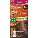 ●早染めタイプの白髪染め ●密着して染める 濃密乳液が根元から毛先まで行きわたりとどまる。 ●色持ちタイプ 色持ち成分配合。染料の流出を抑え、日にちが経っても髪色キレイ！ ●ツンとしない、ほのかなアロマの香り フローラルブーケのほのかな香りに包まれながら染められます。 ●天然由来のトリートメント成分配合 ●伸びがいいのにタレにくい ●全体染めに便利 ＜使用方法＞ 1．混合乳液をつくります。1剤の全量を2剤に加え白キャップをしめ、上下に30回ほど強く振ります。そのまま放置せず、ただちにクシ型ノズルにつけかえてください。 2．乳液をぬります。とかすような感じで乾いた髪全体に混合乳液をぬります。15分放置 3．洗い流します。よくすすぎ、シャンプー・リンスで仕上げます。 ●1剤 ＜有効成分＞ 5‐アミノオルトクレゾール、パラアミノフェノール、メタアミノフェノール、硫酸トルエン‐2，5‐ジアミン、硫酸パラメチルアミノフェノール、レゾルシン ＜その他の成分＞ HEDTA・3Na液、PEG‐8、POEオレイルエーテル、POEステアリルエーテル、POEセチルエーテル、POE（2）ラウリルエーテル、POE（21）ラウリルエーテル、アスコルビン酸、イソプロパノール、オクチルドデカノール、オリブ油、強アンモニア水、高重合ジメチコン‐1、水酸化Na、ステアリルアルコール、セタノール、タウリン、ツバキ油、テアニン、パラベン、ヒアルロン酸Na‐2、ヒドロキシエチルセルロース、ベヘントリモニウムクロリド、ポリ塩化ジメチルメチレンピペリジニウム液、無水亜硫酸Na、モノエタノールアミン、ヤシ油、ワセリン、黄203、香料 ●2剤 ＜有効成分＞ 過酸化水素水 ＜その他の成分＞ DPG、PG、POE還元ラノリン、POEセチルエーテル、吸着精製ラノリン、ステアルトリモニウムクロリド、セタノール、ヒドロキシエタンジホスホン酸4Na液、ヒドロキシエタンジホスホン酸液、フェノキシエタノール、ラノリン 【発売元・製造元】 ホーユー（株） 【区分】 日本製・医薬部外品 広告文責：株式会社ボーテ 電話：03-6303-0909