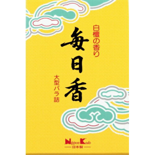 商品名：日本香堂 毎日香 大型バラ詰内容量：240gブランド：マイニチコウ原産国：日本日本で一番売れてるお線香白檀の香りJANコード:4902125108035商品番号：101-71220姫路流通センター＞ 仏壇・仏具・神具 「毎日香」は、「日々を強く生きてゆく人の心の糧として、毎日使ってもらいたい」。そんな願いを込めて、明治の激動の時代に生まれた日本のお線香を代表するNO．1ブランドです。瑞雲と古楽器、および小口に五色のストライプをあしらったパッケージ・デザインは「阿彌陀来迎図」をモチーフとしています。明治・大正。昭和・平成の四つの時代をとおして、日本中の家庭で使われているお線香「毎日香」。日本を代表するお線香の代名詞として、海外でも　NO．1ブランドです。安心・やさしさ・おだやかさを次の世代に伝えていくお線香です。親しみやすい白檀の香り。毎日香「大型バラ詰」はお得な大容量サイズです。商品仕様／内容燃焼時間：約30分（立てた場合）セット内容（成分）：　タブ粉、香料サイズ／カラー商品サイズ：高さ157mm×幅100mm×奥行44mmJANコード4902125108035発売元／製造元／輸入元日本香堂広告文責：アットライフ株式会社TEL 050-3196-1510※商品パッケージは変更の場合あり。メーカー欠品または完売の際、キャンセルをお願いすることがあります。ご了承ください。