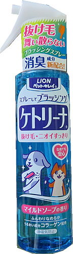 「ケトリーナ せっけんの香り 200ml」は、ブラッシングしてスプレーするだけで、抜け毛がしっかり取れてニオイもすっきりするブラッシング・スプレー(犬・猫用)です。ブラッシング時の毛の飛散が抑えられ、静電気防止効果で毛のからまりを防ぎます。ベタつかず、ふんわりと仕上がり、被毛にツヤとうるおいを与えます。ペットがなめても安心な成分でできています。せっけんの香り。使用方法 1)ペットの顔や目にかからないように、体から約10cm話、被毛がしっとりぬれる程度に直接スプレーします。2)まず毛なみにそって、もつれをほぐしながらやさしくブラッシングします。その後、毛並みに逆らって、お知りから頭の方向にブラシをかけたり、下から上にブラシをかけると抜け毛がよくとれます。*使用量目安：短・中毛小型種で全身5-10スプレー*顔には、手や布にスプレーし塗布してください。*力を入れすぎてブラッシングすると皮ふを痛める場合があるので加減して行ってください。使用上の注意 ●用途外に使用しないで下さい。●ペットのお肌に湿疹・皮ふ炎(カブレ・ただれ・キズ等の異常があるときには使用しないで下さい。●液が目・耳・口に入らないように注意してください。●異常があらわれた場合は使用を中止し、本品を持参の上、獣医師に相談してください。●乳幼児の手の届く所には置かないで下さい。成分 精製水、エタノール、界面活性剤(食品添加物)、被毛保護剤、コラーゲン、クエン酸、防腐剤、香料。 広告文責：アットライフ株式会社TEL 050-3196-1510※商品パッケージは変更の場合あり。メーカー欠品または完売の際、キャンセルをお願いすることがあります。ご了承ください。