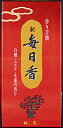 　新毎日香 バラ詰白檀・ムスク・生薬の香りのお線香です。燃焼時間約25分(立てた場合)。けむりの量は『やや少ない』です。 ご注意：●お線香の先端に火をつけ炎を消し、くゆらせてください。●香炉など不燃性の容器を使ってたいてください。●火の取扱いには十分気をつけてください。●用途以外に使用しないでください。●お子様の手の届かないところへ保管してください。●空気の流れや、たき方等の状態により、燃焼時間・けむりの量に多少の変化があります。 主原料椨(タブ)の樹皮粉 原産国：日本 お問い合わせ先：株式会社日本香堂「お客様係」TEL：03-3973-7768 お香全部とはお香の香りは私達の生活空間を心地よいものにしてくれるものです。世界中では宗教的な意味を持っても使われており、日本でも仏教や供養の儀式で古来から使われてきました。日本におけるお香の歴史は、聖徳太子の時代に淡路島に香木「沈香」が漂着したのがはじまりとされています。 販売_製造元： 日本香堂ブランド：毎日香JAN：49021251505151cs：80広告文責：アットライフ株式会社TEL 050-3196-1510※商品パッケージは変更の場合あり。メーカー欠品または完売の際、キャンセルをお願いすることがあります。ご了承ください。