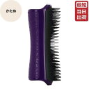 商品名 タングルティーザー TANGLE TEEZER ペットティーザー ハード パープルパピーJAN：4589485757709商品サイズ 約W65×H152×D62mm / 【重量】約85g商品説明 【ペットティーザー ハード パープルパピー】愛犬のグルーミングに♪待望のペット専用ヘアケアブラシが誕生痛くない！イヤがらない！毎日のお手入れが楽しくなるストレスフリーなグルーミングブラシが登場しました「ハード／パープルパピー」はブラシ部分がダブルコートの犬種に対応した「かため」の素材で作られています。換毛期に大量に毛が抜けるワンちゃんにおすすめ！皮膚を傷めつけずに、不要な毛をしっかりキャッチすることができます。タングルティーザー特有の絡まりをときほぐすブラッシングを、ぜひご家族のペットにも体感させて、グルーミングを一緒に楽しんでくださいね。 ◆汚れや抜け毛を取り除く、長短のブラシ構造 それぞれの毛種に最適に開発された特殊ブラシが、毛先から絡まりをとき、付着した汚れや抜け毛を取り除きます。◆皮膚や健康な毛を傷つけにくい素材 柔軟性のある特殊素材ブラシでダメージを最小限に抑えます。ブラシの先端が丸くカットされているため、マッサージ効果もあります。 ◆柄がなく、無理な力を加えず梳かせる形状 くびれがあり自然と手にフィットします。握ることでブラシにかかる力が分散されるため、無理な力をかけずにブラッシングができます。 ◆ペットが怖がらないユニークな形状 ブラシに見えないユニークな形が、ペットの不安感を取り除き、ブラッシングの頻度アップにもつながります。◆水洗いがしやすい空洞構造 中心部分を空洞化することで速乾性を実現。洗い流しがしやすいため、いつでも清潔に保管することができます。 【かため（パープルパピー）】 ダブルコートの犬種におすすめ！ ダブルコートとは、太くて長い毛(オーバーコート)と、短くて柔らかい毛(アンダーコート)の二重構造の毛のことで、換毛期に毛が生え変わります。換毛期に抜け毛をしっかり取り除くには、「かため」のブラシがオススメです。普段のお手入れでは「やわらかめ」というように分けて使われる方もいらっしゃいます。 【やわらかめ（ハッピーピンク）】 シングルコートの犬種におすすめ！ シングルコートとは、太い毛(オーバーコート)しかない毛種で、換毛期がありませが、毛の生え変わりはあります。 「やわらかめ」のブラシで定期的なブラッシングがオススメです。※製品の外観・仕様パッケージ等が予告なく変更となる場合があり、掲載画像と異なる事がございます。予めご了承下さいませ。材質 【本体】ポリプロピレン【ブラシ】熱可塑性ポリエーテルエステルエラストマーメーカータングルティーザー区分イギリス製 雑貨広告文責有限会社K・プランニング　047-752-1733 タングルティーザー TANGLE TEEZER ペットティーザー ソフト ハッピーピンク / シングルコート用 ペット用ブラシ タングルティーザー TANGLE TEEZER ペットティーザー ハード パープルパピー / ダブルコート用 ペット用ブラシ 【送料無料】タングルティーザー TANGLE TEEZER ペットティーザー ソフト ハッピーピンク / シングルコート用 ペット用ブラシ 【送料無料】タングルティーザー TANGLE TEEZER ペットティーザー ハード パープルパピー / ダブルコート用 ペット用ブラシタングルティーザー TANGLE TEEZER ペットティーザー ソフト ハッピーピンク / シングルコート用 ペット用ブラシ タングルティーザー TANGLE TEEZER ペットティーザー ハード パープルパピー / ダブルコート用 ペット用ブラシ 【送料無料】タングルティーザー TANGLE TEEZER ペットティーザー ソフト ハッピーピンク / シングルコート用 ペット用ブラシ 【送料無料】タングルティーザー TANGLE TEEZER ペットティーザー ハード パープルパピー / ダブルコート用 ペット用ブラシ タングルティーザー TANGLE TEEZER ペットティーザー ハード パープルパピー / ダブルコート用 ペット用ブラシ