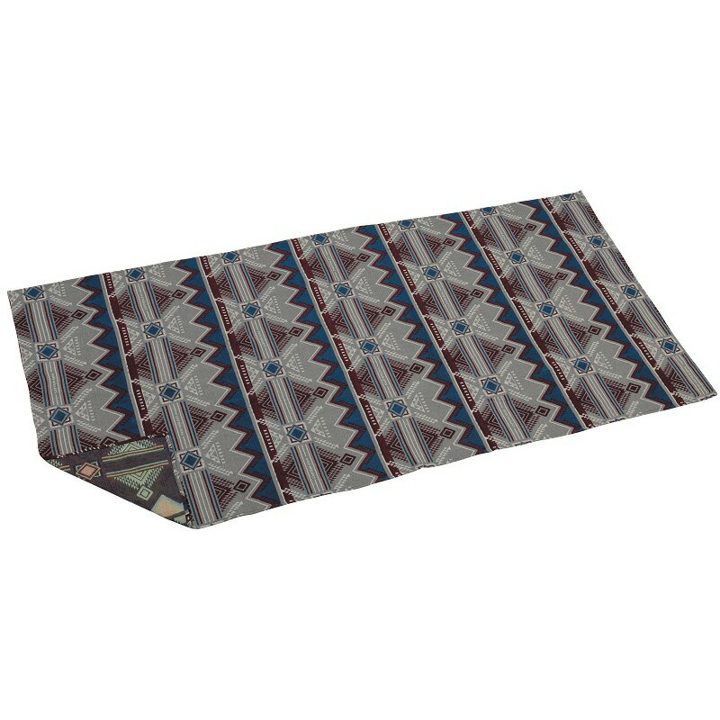 仕様／規格●材質：ポリエステル35％、綿65％●使用サイズ（約）：100×180cm●収納サイズ（約）：20×35×6cm●重量（約）：450gカラーグレーメーカー品番UP-2589商品説明●INでもOUTでもマルチに使える！●敷物やテーブルクロス、膝掛け等2人＋荷物でちょうどイイサイズ！●収納袋付！商品属性●カラー:[ グレー系 ]特集区分●春夏特選ファミリーキャンプ●お花見おすすめアイテム●春夏特選ソロキャンプ関連ワード●サマーキャンプ フェス 車中泊 冬キャンプ キャンプ用品 ベランピング おうちキャンプ用品 防災 キャンピングマット 寝具 ソロキャンプ キャンプマット インナーマット テントマット テント用マット■良くあるご質問Q.ベッド（マット）、シュラフの仕様欄のサイズと実物のサイズが異なるのですが、製造不良でしょうか？エアベッドやシュラフのサイズは、完成品ですと縫製の具合で個体差が発生しますので、元の生地の規格を目安としています。詰め物や縫製の具合によっては10cm程の差が出る場合がありますが、不良の対象とはなりません。ジャンル識別情報：/g1027/g201/g304/m117/※納期表示のご説明はこちら