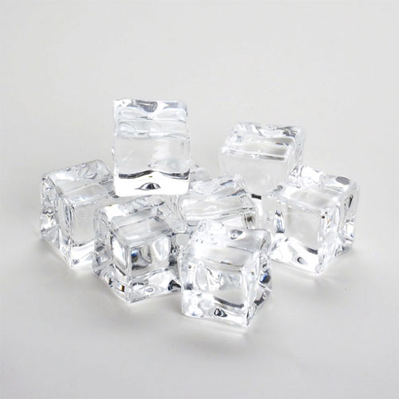 楽天エーチームグループ割れないガラス 本物そっくりなアクリル製の氷 アクリル製 氷 食品サンプル PVアイス L 500g 約35個 ホワイエ fs2300064