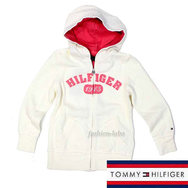 ブランド名：TOMMY HILFIGER （トミーヒルフィガー） 商品：ジップ パーカー　ロゴアップリケ 品番：T30327449 素材：コットン98％,スパンデックス2％ サイズ：XS[4〜5歳](身丈48cm、身幅34cm、袖42cm) SP[6〜7歳](身丈49cm、身幅35cm、袖48cm)M[8〜10歳](身丈50cm、身幅38cm、袖50cm) LG[12〜14歳](身丈55cm、身幅41cm、袖57cm) XL[16歳](身丈57cm、身幅43cm、袖59cm)