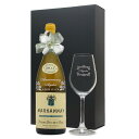 ワイン名：PIEREE BOUREE MARSANNAY 2011 ワイン種別：白ワイン（辛口） 容量：750ml 産地：フランス　ブルゴーニュ地方　マルサネ地区 ブドウ品種：シャルドネ100％ 生産者：ピエール ブーレ フランスワインの名産地に数えられるブルゴーニュ地方マルサネ地区で生まれ、フランスの品質規格制度（AOC）に基づきブドウの品種・栽培方法・醸造方法・ワイン銘醸地などの細かい指定と厳しい規制によって統制管理された高品質のワインのひとつです。 【ワインの特徴】 ブドウ品種のシャルドネは白ワインの代表的な高級品種で、皮を使用せずにブドウを絞って出てきた果汁のみを使用して発酵させてワインを作るので、渋みがなくハーブやレモンなど柑橘系のすっきりとした風味です。飲み心地が軽く、アルコール感や酸味が強くしっかりとした味わい仕上がるのが特徴です。2011年 名前入り彫刻 生まれ年 白ワイン ピエール ブーレ マルサネ 辛口 ワイングラスセット 平成23年 誕生年 ヴィンテージ ラインストーン装飾 ギフトボックス入 2011年の記念年、周年記念の贈り物にどうぞ。ご希望のお名前・メッセージ・日付を彫刻・スワロフスキーラインストーンを装飾して、世界でひとつだけのオリジナルギフトをおつくりします。 ラベルに記念年を表記、ボトルに名前が彫刻されたワインは飲んだあとも飾っておくことができます。いつまでも忘れられない記念日のプレゼントになります。 ワインのご紹介 2011年 白ワイン ピエール ブーレ マルサネ 辛口 ワイン名：PIEREE BOUREE MARSANNAY 2011 ワイン種別：白ワイン（辛口） 容量：750ml 産地：フランス　ブルゴーニュ地方　マルサネ地区 ブドウ品種：シャルドネ100％ 生産者：ピエール ブーレ フランスワインの名産地に数えられるブルゴーニュ地方マルサネ地区で生まれ、フランスの品質規格制度（AOC）に基づきブドウの品種・栽培方法・醸造方法・ワイン銘醸地などの細かい指定と厳しい規制によって統制管理された高品質のワインのひとつです。 【ワインの特徴】 ブドウ品種のシャルドネは白ワインの代表的な高級品種で、皮を使用せずにブドウを絞って出てきた果汁のみを使用して発酵させてワインを作るので、渋みがなくハーブやレモンなど柑橘系のすっきりとした風味です。飲み心地が軽く、アルコール感や酸味が強くしっかりとした味わい仕上がるのが特徴です。 ◎ワインのラベルは、できるだけ綺麗な状態のものをお選びしておりますが、 長い年月保存されたヴィンテージワインは、時期によってラベルに傷や汚れがある場合があります。あらかじめご了承くださいませ。 ◎このページの商品は、ご購入いただいた時点で彫刻加工サービスを希望されたと認識し、制作をさせていただきます。数量に限りがございますのでご注文のタイミングによっては在庫がなくなる場合がございます。 グラスについて ヴィーニャ ワイングラス サイズ：217 X 82mm 口経：57mm 容量：404ml 生産国：ドイツ メーカー：SCHOTT ZWIESEL 素材：トリタン クリスタル 19世紀から続くドイツのショット ツヴィーゼル （SCHOTT ZWIESEL）のクリスタルガラス製のワイングラスです。 国際的に特許を取得したTritanトリタン・クリスタルの技術は、「従来のクリスタルに比べ、輝きと透明度がアップ」・「柔軟性に優れ、より割れにくい」という特性があります。 【おすすめする理由】 ・メーカー独自の技術により部分的に強化加工を施して割れにくく、キズが付きにくい仕様になっています。 ・グラスのカーブの曲線が理想的な形状をしており、ワインの香りや味わいを正確に引きだせるようになっています。 ・白ワインからミディアムボディの赤ワインまで、広範囲な種類に対応しており、初めてワイングラスを選ぶ方にもおすすめです。 ・飽きのこないシンプルなデザインと全体的に高さを抑えたそのスタイルは、日本の食卓にも違和感が無く、テーブルコーディネートがしやすくなります。 ワインボトルとグラスの彫刻デザイン 書体は下記よりお選び下さい。 サテン敷きの化粧箱に入れて、ていねいにラッピングをいたします。（イメージ画像）