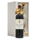 ワイン名：chateau potensac 2012 ワイン種別：赤ワイン（辛口） 容量：750ml 産地：フランス　ボルドー地方　メドック地区AOC ブドウ品種：カベルネソーヴィニョン60％ メルロー25％ カベルネフラン15％ 生産者：ポタンサック フランスワインの名産地に数えられるボルドー地方オーメドック地区で生まれ、フランスの品質規格制度（AOC）に基づきブドウの品種・栽培方法・醸造方法・ワイン銘醸地などの細かい指定と厳しい規制によって統制管理された高品質のワインのひとつです。 【ワインの特徴】 主な品種であるカベルネ・ソーヴィニヨンはブドウ品種の王様と称されています。高級品種で果皮の色が濃く、タンニン（渋味）を多く含み何十年も熟成に耐えられる特性を持ち合わせています。味わいは酸味と渋味が程よいバランスで芳醇でスパイシーな香り（胡椒、カシスなど）を醸し出すのが特徴です。2012年 生まれ年 赤ワイン シャトーポタンサック 辛口 平成24年 男性 女性 記念日 プレゼント ワインセット 木箱入 2012年の記念日・記念年のプレゼント、周年記念の贈り物にどうぞ。 ラベルに記念年が表記されたワインは飲んだあとも飾っておくことができます。いつまでも忘れられない記念日のプレゼントになります。 ワインのご紹介 2012年 赤ワイン シャトーポタンサック 辛口 ワイン名：chateau potensac 2012 ワイン種別：赤ワイン（辛口） 容量：750ml 産地：フランス　ボルドー地方　メドック地区AOC ブドウ品種：カベルネソーヴィニョン60％ メルロー25％ カベルネフラン15％ 生産者：ポタンサック フランスワインの名産地に数えられるボルドー地方オーメドック地区で生まれ、フランスの品質規格制度（AOC）に基づきブドウの品種・栽培方法・醸造方法・ワイン銘醸地などの細かい指定と厳しい規制によって統制管理された高品質のワインのひとつです。 【ワインの特徴】 主な品種であるカベルネ・ソーヴィニヨンはブドウ品種の王様と称されています。高級品種で果皮の色が濃く、タンニン（渋味）を多く含み何十年も熟成に耐えられる特性を持ち合わせています。味わいは酸味と渋味が程よいバランスで芳醇でスパイシーな香り（胡椒、カシスなど）を醸し出すのが特徴です。 ◎ワインのラベルは、できるだけ綺麗な状態のものをお選びしておりますが、 長い年月保存されたヴィンテージワインは、時期によってラベルに傷や汚れがあることがあります。あらかじめご了承くださいませ。 木箱に入れて、ていねいにラッピングをいたします。（イメージ画像）